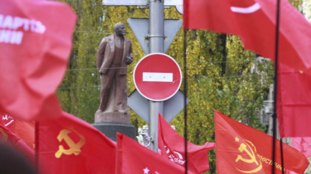 Декоммунизация по-сумски: запретить имена Петр, Владимир и красный цвет