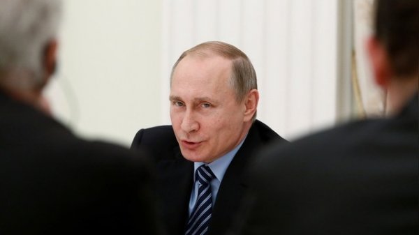 Bloomberg: Упавшему рейтингу Путина позавидовал бы любой политик Bloomberg: Упавшему рейтингу Путина позавидовал бы любой политик