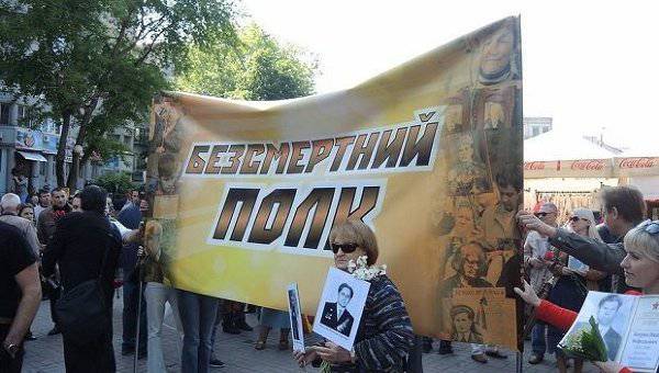 На акции «Бессмертный полк» в Киеве распылили слезоточивый газ