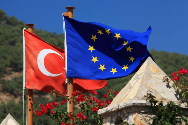 Рано радовались: Европарламент приостановил обсуждение отмены виз с Турцией