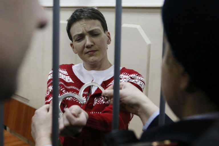 С миру по нитке: кто и для чего освободил Савченко?