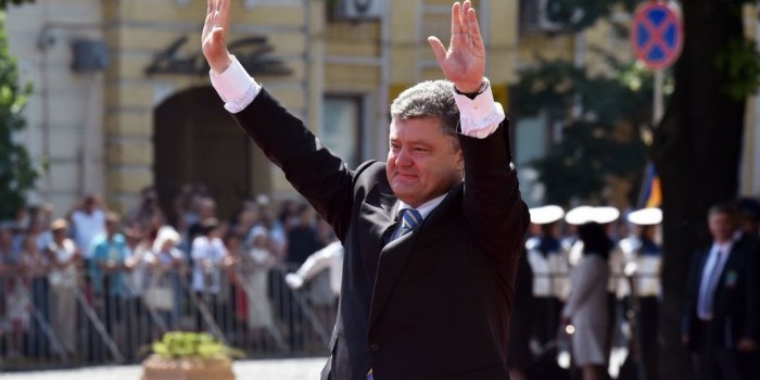 Порошенко назвал "победой" освобождение Савченко и поздравил весь мир