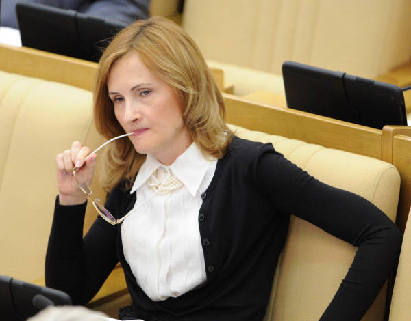 Яровая: Лишать гражданства РФ будут не россиян, а приезжих Яровая: Лишать гражданства РФ будут не россиян, а приезжих