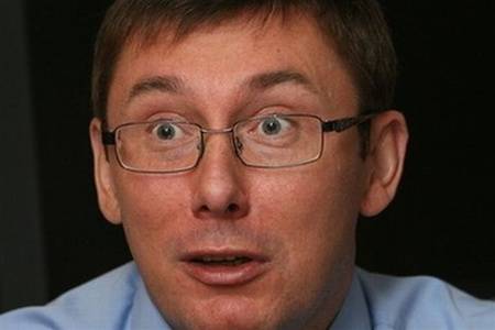 Украинцы массово регистрируют петиции с просьбой уволить Луценко Украинцы массово регистрируют петиции с просьбой уволить Луценко