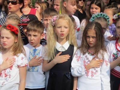 Родители на Украине отказались одевать детей в вышиванки