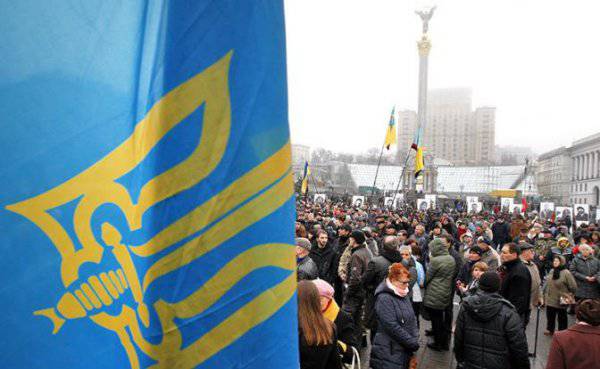 Украинский синдром США : Вашингтон готовит мини-санкции для Киева