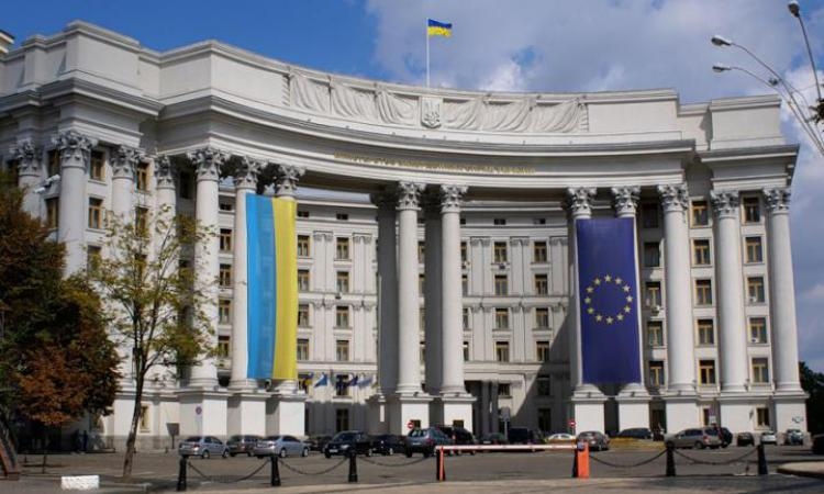 Украина резко отреагировала на визит Медведева в Крым Украина резко отреагировала на визит Медведева в Крым