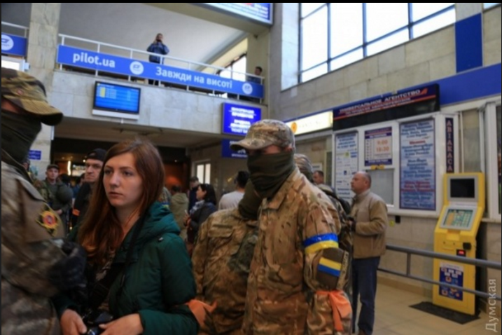 Активисты Порошенко захватили одесский аэропорт