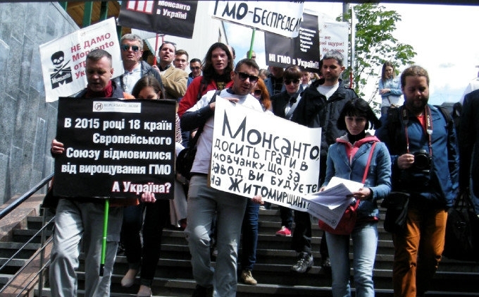Украинцы протестуют против генетических экспериментов над собой