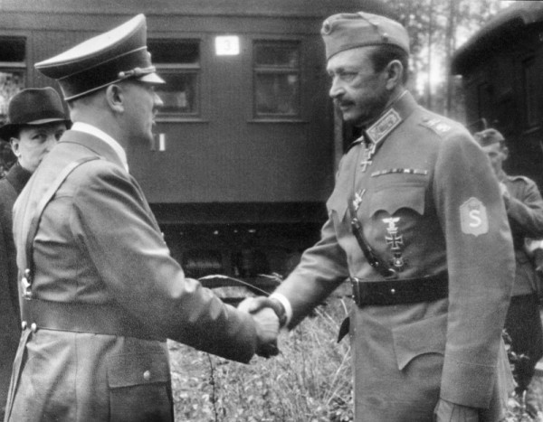 В Санкт-Петербурге установили памятную доску пособнику Гитлера