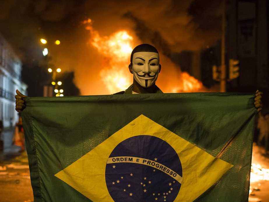 Бразилия в огне: от Олимпийских факелов до костров революции