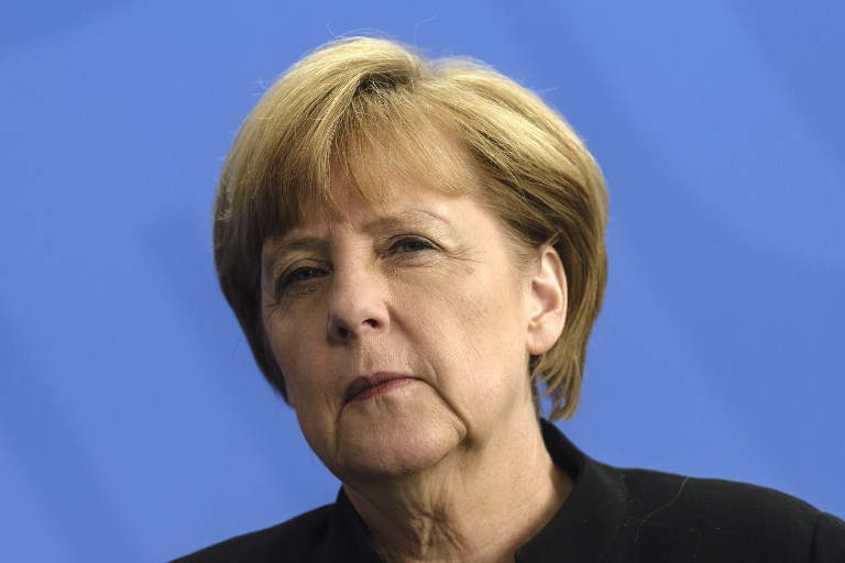 Фрау Меркель в неудобном положении