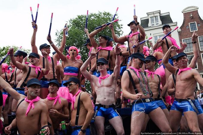 На смену украинскому национализму железной поступью приходит гей-культура