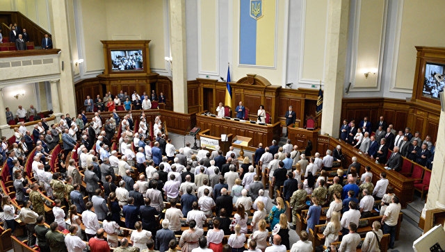 Порошенко в бешенстве: Депутаты требуют новую Конституцию