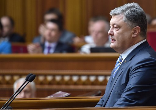 Порошенко рассказал, как изменит Конституцию Украины