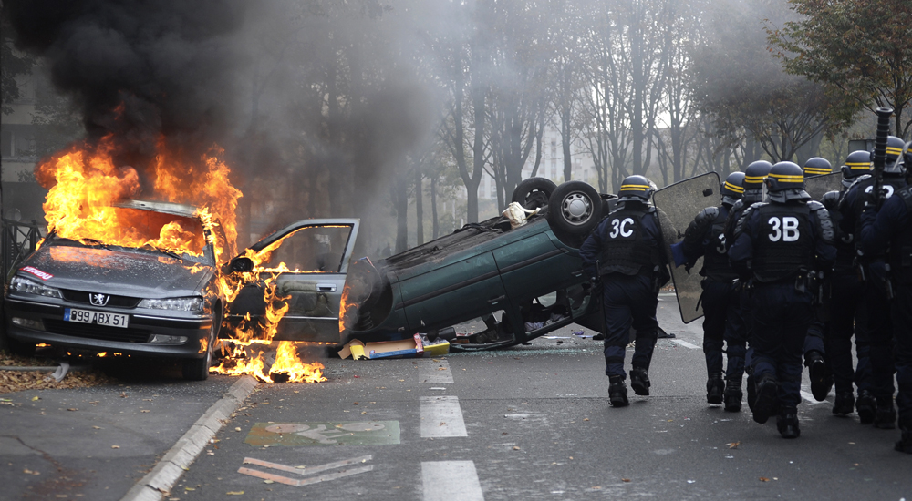 На фоне беспорядков во Франции правительство сообщает о возможных терактах