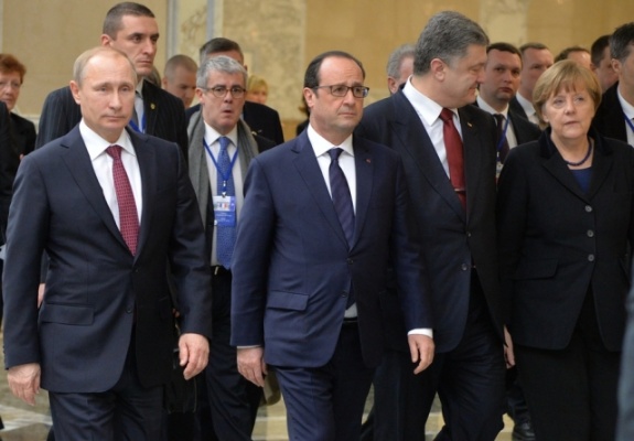 «Подвижки» по Минским соглашениям: давление Запада и зигзаги Порошенко