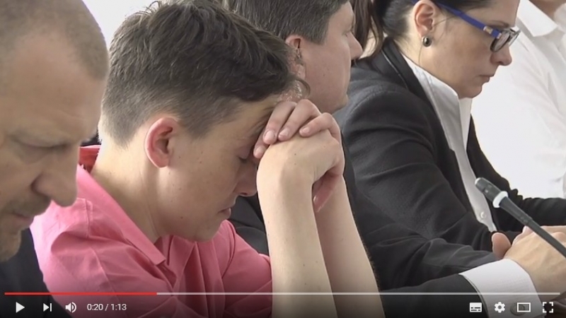 Савченко спит на заседании