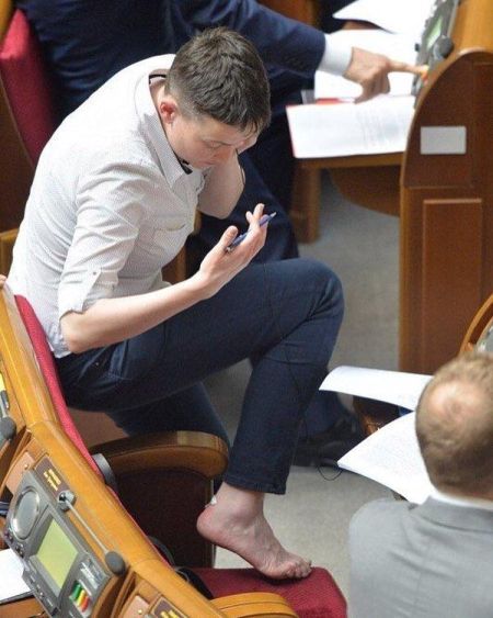 Новости Украины: мозоли Савченко, гимн для лежачих, эротический выпускной