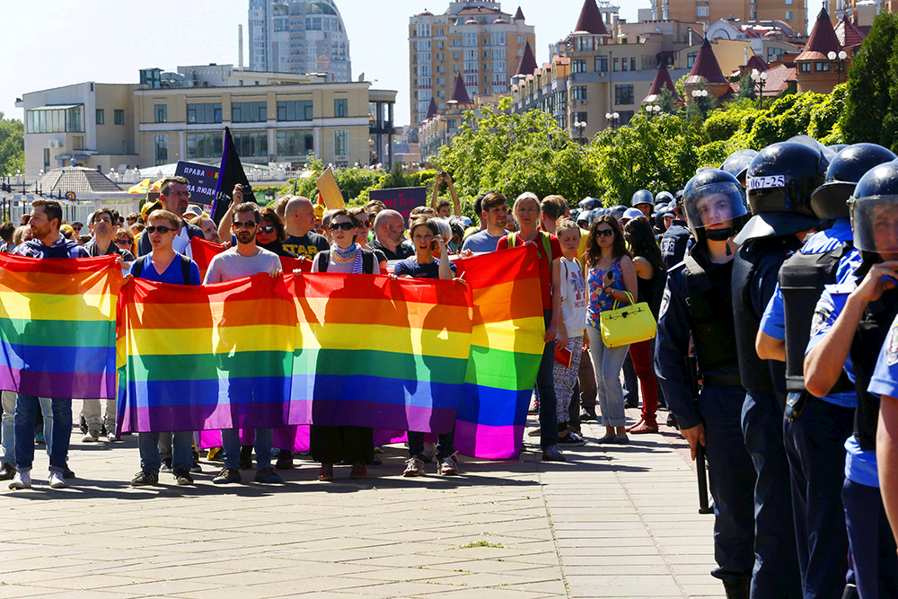 Украинец, ты за нацистов, или гомосексуалистов?