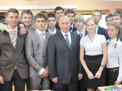 Почему Путин освободил крымских выпускников от ЕГЭ?
