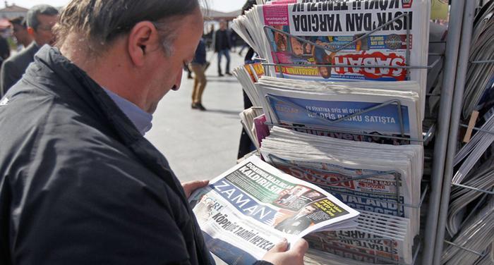 В Турции закрыты более 100 СМИ и уволены 149 генералов