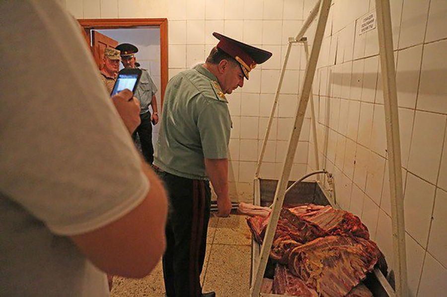 Обед для героев, с едким запахом тухлятины Обед для героев, с едким запахом тухлятины
