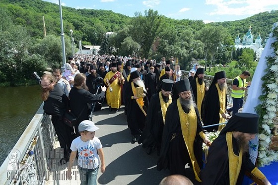 Украинцы призывают распять на крестах участников крестного хода с Донбасса