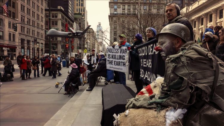 Антивоенный митинг в Нью-Йорке: «НАТО — угроза миру!»