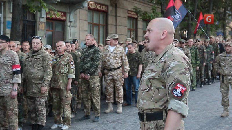 Киев в гневе: националисту из Правого Сектора вырвали "достоинство"