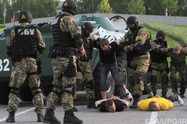 Украина: репрессии против инакомыслящих, амнистия бандитам (I)