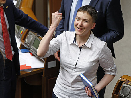 Пора отрывать нардепам «головы»: Савченко провоцирует Киев громкими заявлениями Пора отрывать нардепам «головы»: Савченко провоцирует Киев громкими заявлениями