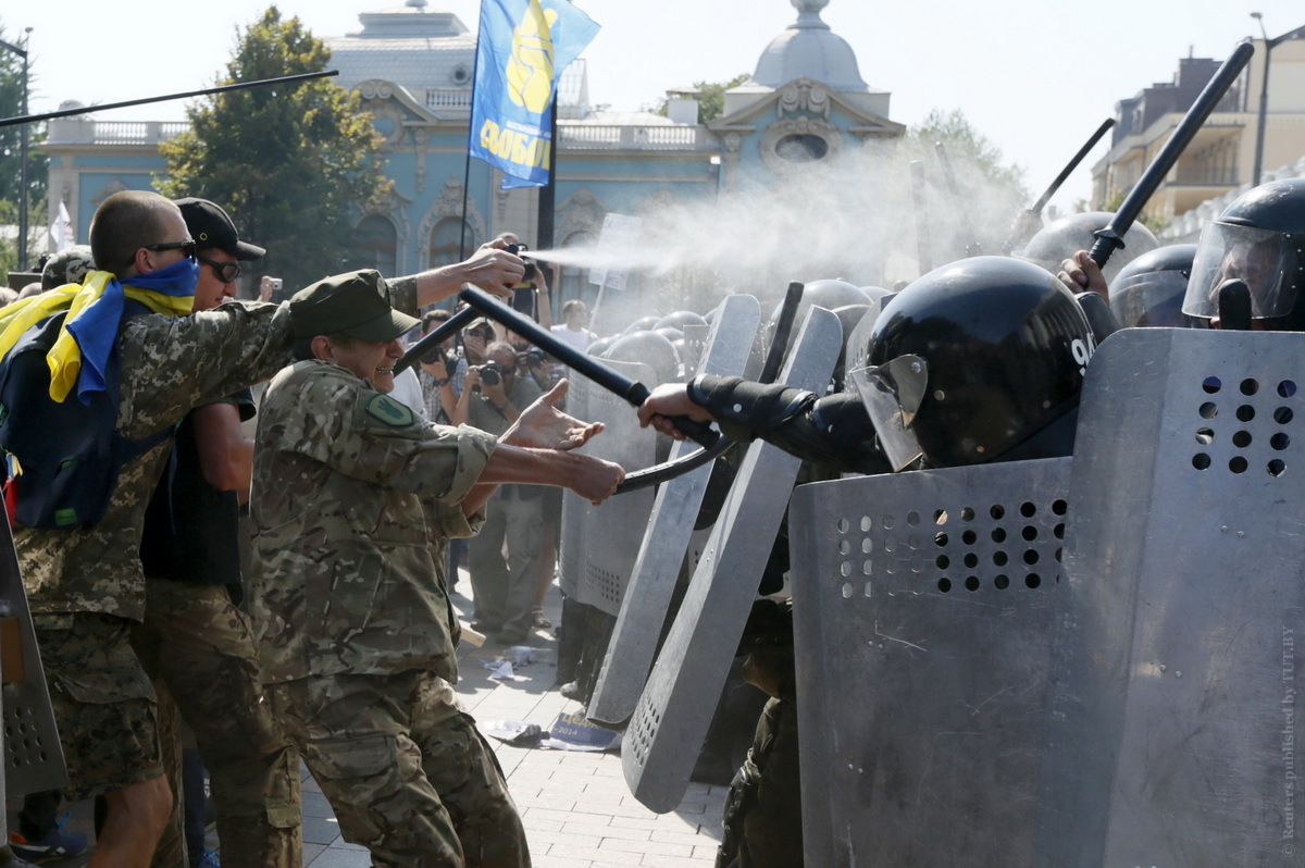 Слетели с катушек: бойцы АТО угрожают расправой украинским судьям и депутатам
