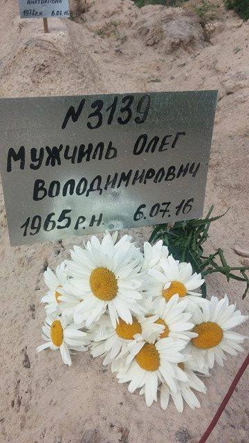 Бесчинство Киева. Легенду  «Правого сектора» похоронили на свалке