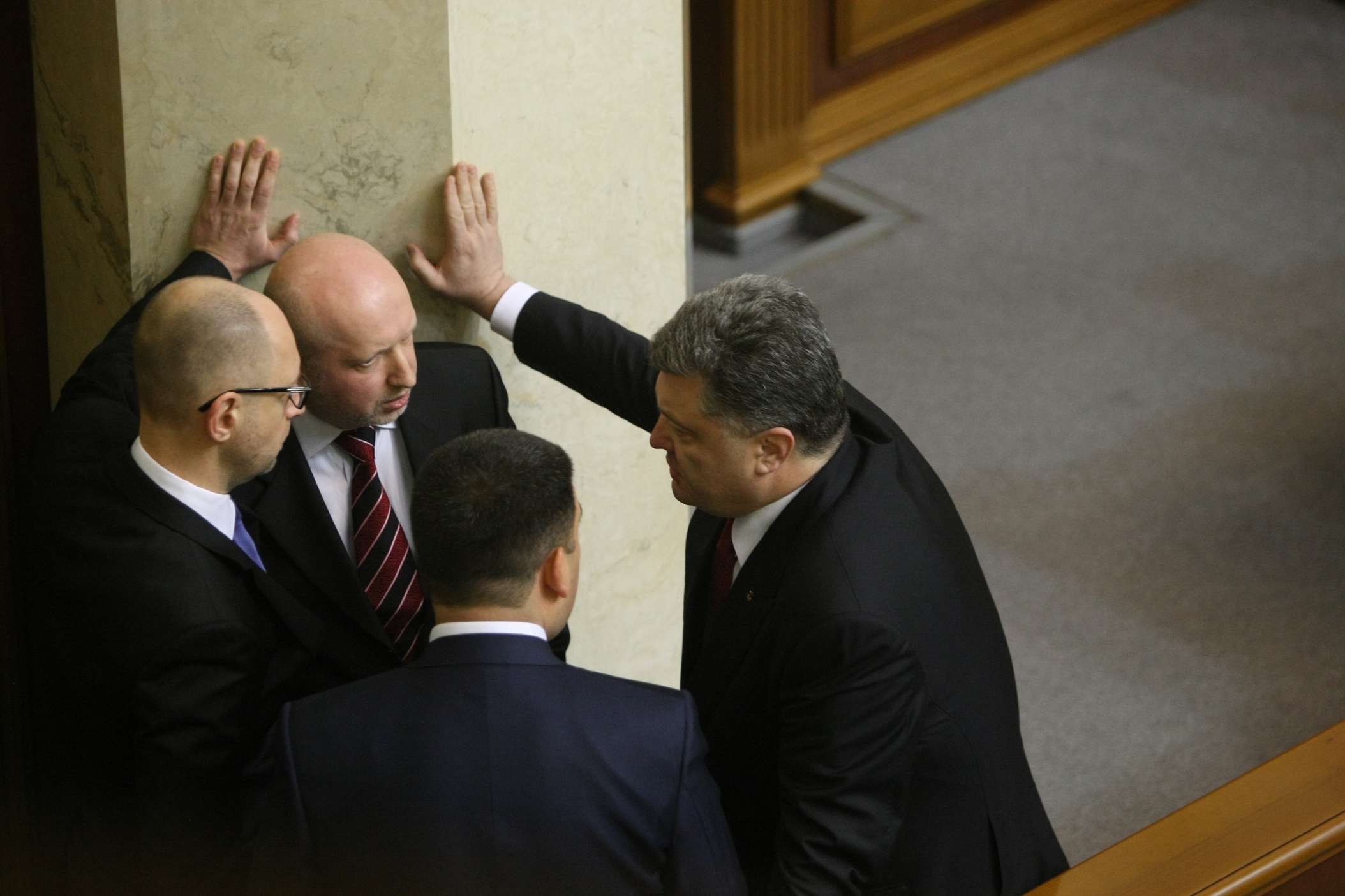 Украинская власть — это мародеры под охраной наемников и воров Украинская власть — это мародеры под охраной наемников и воров