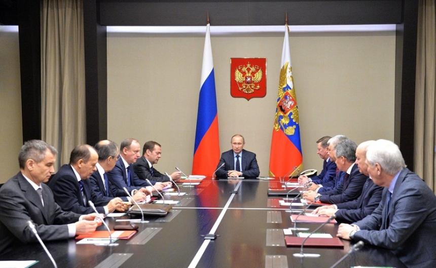 Путин обсудил меры безопасности в Крыму с членами Совбеза