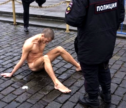Кровавый перформанс Павленского: на гастролях «художника» в Одессе умер охранник
