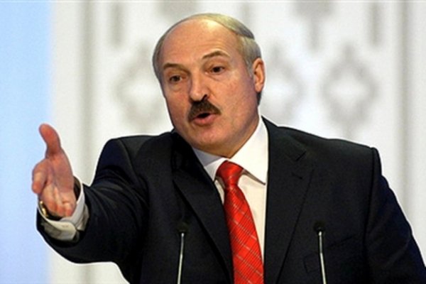 Лукашенко попрекает Россию неонацистским заговором против Беларуси