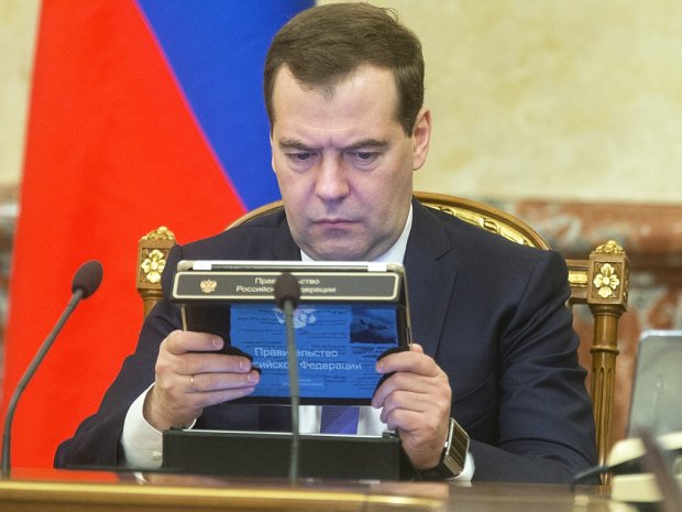 Петиция за отставку Медведева обрушила сайт