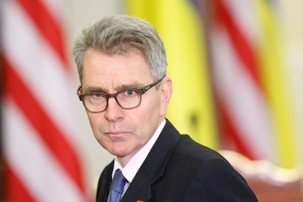 Пайетт «надел ватник»: экс-посол США раскритиковал сайт «Миротворец»