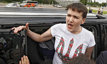 Не наскакала, а подарили. «Мерседес» Савченко вызвал гнев у украинцев