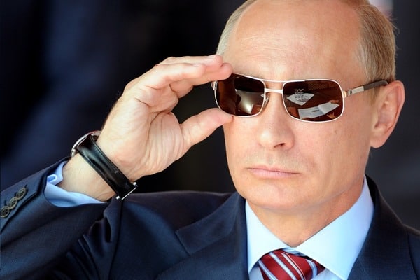 Супергерой Путин заставляет трепетать Запад