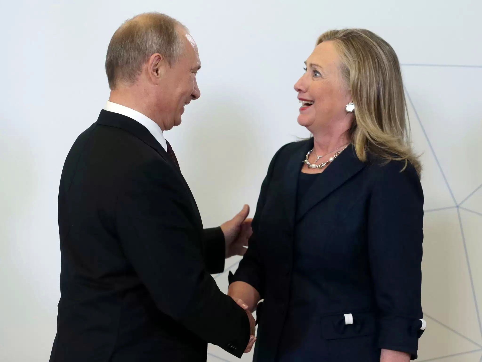 Цугцванг США: почему Путин предпочтет видеть Клинтон в кресле президента?