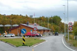 Норвежцам, забросавшим камнями российскую границу, грозит тюрьма