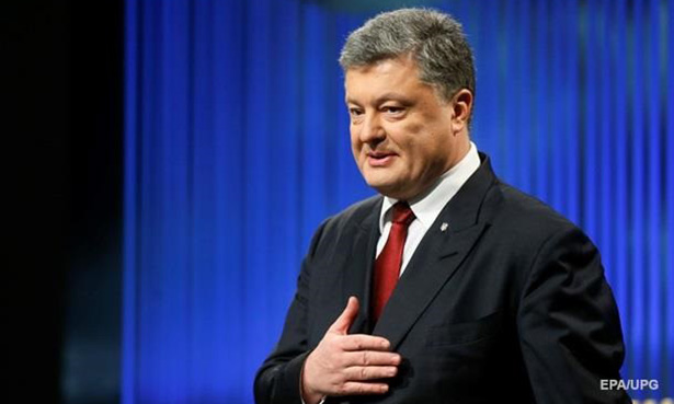 Порошенко снова на коленях. Киска не против Порошенко снова на коленях. Киска не против