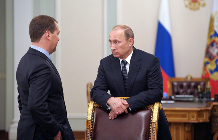 Зачем Путин верит Медведеву?