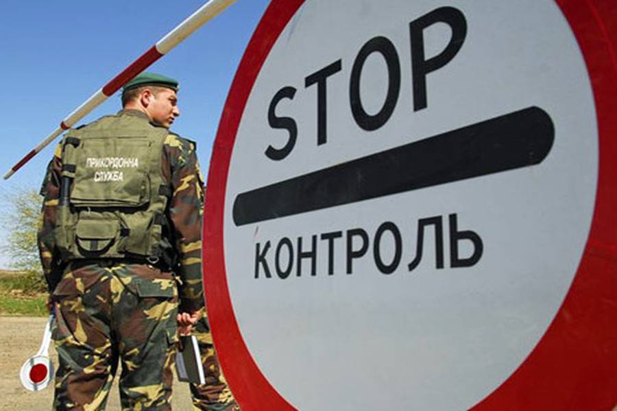 Украина приостановила пропуск людей и машин в Крым на трех КПП