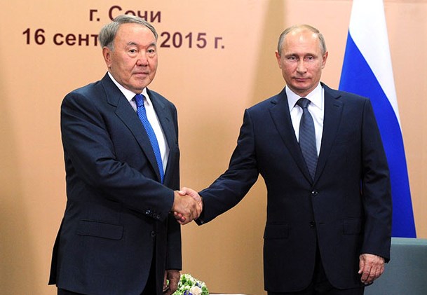 Назарбаев сообщил, что Порошенко не может принять решения по Донбассу