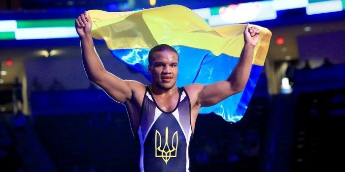 Украинский борец захотел сменить гражданство после проигрыша финала россиянину