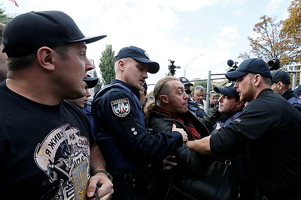 Как друзья ПАРНАСа в Киеве себе карму портили Как друзья ПАРНАСа в Киеве себе карму портили